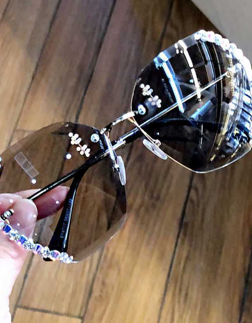 Load image into Gallery viewer, Diamond-Studded Sunglasses Women Anti-Sunglasses Women Fashion Round Face Driving Travel Glasses Korean Trend
