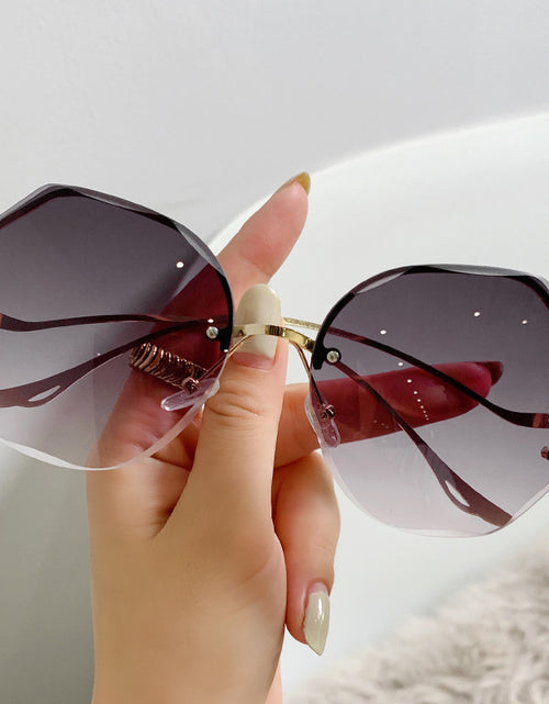 Load image into Gallery viewer, Fashionable UV Protection Sunglasses For Women
