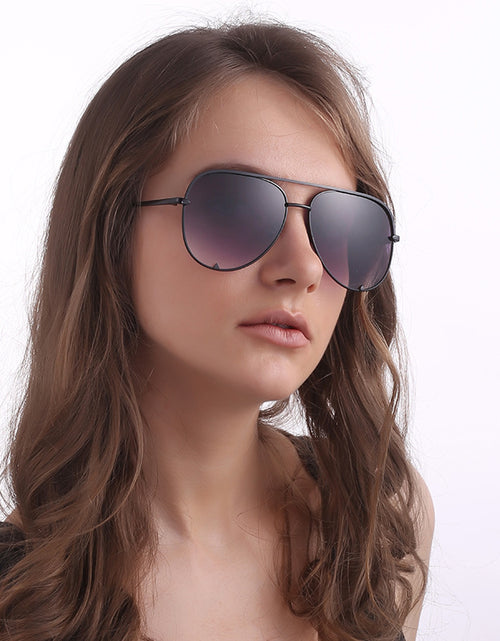 Load image into Gallery viewer, Fashionable sunglasses
