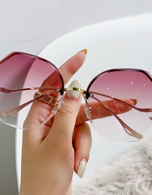 Load image into Gallery viewer, Fashionable UV Protection Sunglasses For Women
